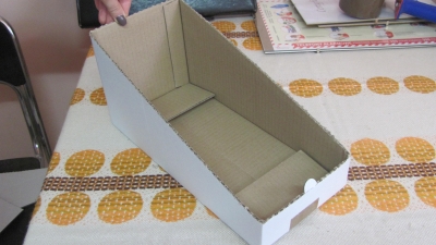 Karton klapowy - tacka ze zrywką wykonana z tektury pięciowarstwowej