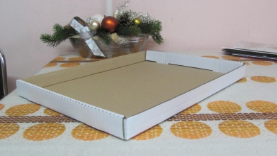 Pudełko tekturowe, karton na pączki, bułeczki bądź ciasto wykonany z tektury trójwarstwowej jednostronnie białej