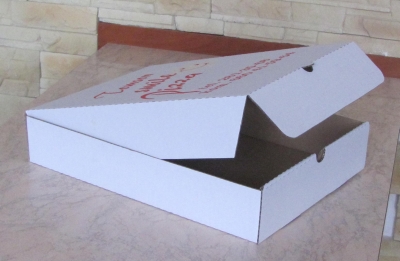 Pudełko, wykrój składany na zapiekanki, wykonany z tektury trójwarstwowej jednostronnie białej